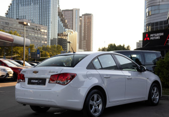 Подержанный автомобиль Chevrolet Cruze Sedan 2009 года (4 фото)