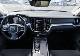 Подержанный автомобиль Volvo V60 Cross Country 2020 года (12 фото)