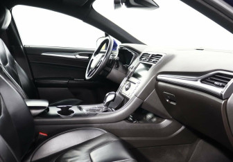 Подержанный автомобиль Ford Mondeo Sedan 2017 года (6 фото)