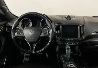 Подержанный автомобиль Maserati Levante 2019 года (12 фото)