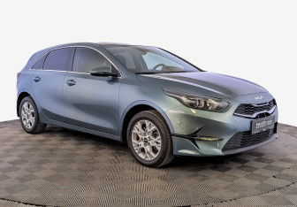 Подержанный автомобиль Kia Ceed Hatchback 2022 года (3 фото)
