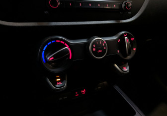 Подержанный автомобиль Kia Rio Hatchback 2020 года (25 фото)