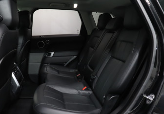 Подержанный автомобиль Land Rover Range Rover Sport 2018 года (10 фото)