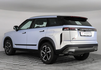 Подержанный автомобиль Jaecoo J7 2024 года (7 фото)