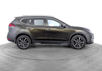 Подержанный автомобиль Nissan X-Trail 2021 года (4 фото)