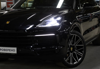 Подержанный автомобиль Porsche Cayenne 2021 года (25 фото)