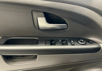 Подержанный автомобиль Kia Venga 2012 года (17 фото)