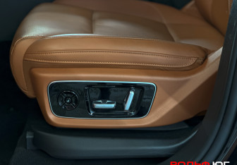 Подержанный автомобиль LiXiang L7 2023 года (15 фото)