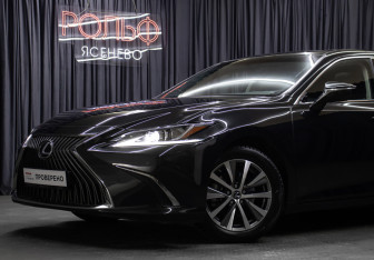 Подержанный автомобиль Lexus ES 2021 года (22 фото)