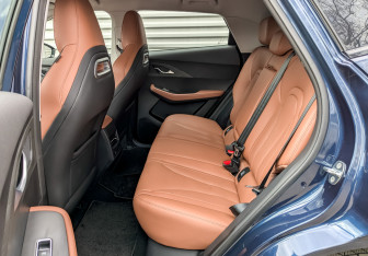 Подержанный автомобиль Omoda C5 2024 года (12 фото)