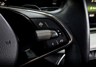 Подержанный автомобиль Skoda Octavia Liftback 2021 года (28 фото)