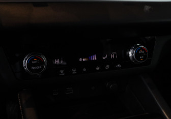 Подержанный автомобиль Mitsubishi Outlander 2022 года (16 фото)