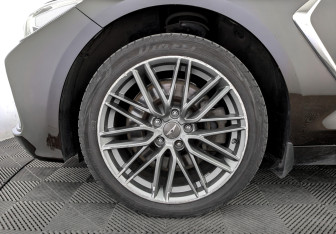 Подержанный автомобиль Genesis G70 2019 года (18 фото)