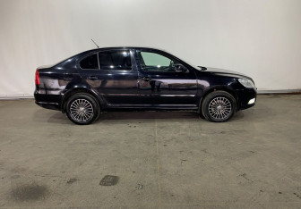 Подержанный автомобиль Skoda Octavia Liftback 2012 года (8 фото)