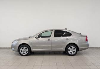 Подержанный автомобиль Skoda Octavia Wagon 2012 года (8 фото)