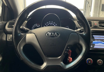 Подержанный автомобиль Kia Rio Sedan 2015 года (14 фото)