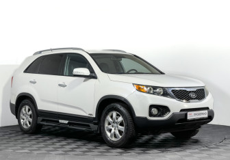 Подержанный автомобиль Kia Sorento 2012 года (3 фото)