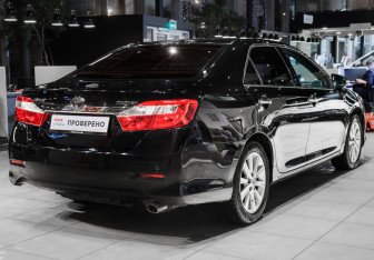 Подержанный автомобиль Toyota Camry Sedan 2013 года (4 фото)