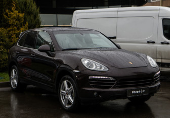 Подержанный автомобиль Porsche Cayenne 2014 года (2 фото)