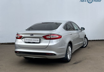 Подержанный автомобиль Ford Mondeo Sedan 2015 года (5 фото)