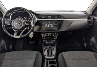 Подержанный автомобиль Kia Rio Hatchback 2021 года (13 фото)