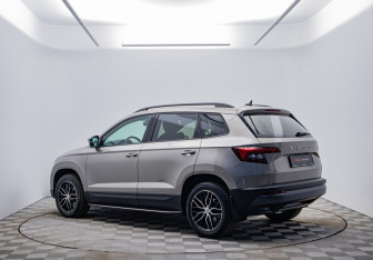 Подержанный автомобиль Skoda Karoq 2021 года (7 фото)