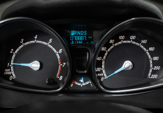 Подержанный автомобиль Ford Fiesta Hatchback 2015 года (12 фото)