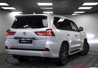 Подержанный автомобиль Lexus LX 2021 года (29 фото)