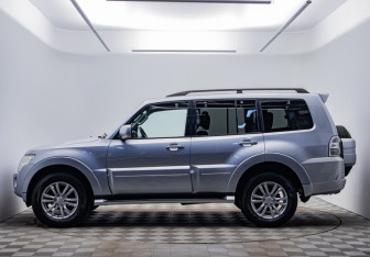 Подержанный автомобиль Mitsubishi Pajero 2011 года (2 фото)