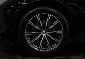 Подержанный автомобиль BMW X6 2021 года (7 фото)