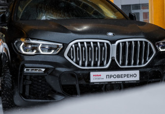 Подержанный автомобиль BMW X6 2021 года (14 фото)
