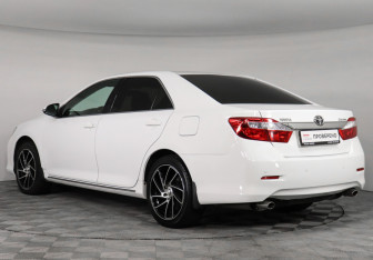 Подержанный автомобиль Toyota Camry Sedan 2013 года (7 фото)