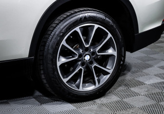 Подержанный автомобиль BMW X5 2016 года (15 фото)