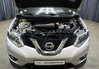 Подержанный автомобиль Nissan X-Trail 2015 года (9 фото)