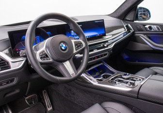 Подержанный автомобиль BMW X7 2023 года (7 фото)