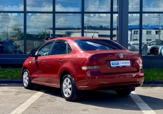 Подержанный автомобиль Volkswagen Polo Sedan 2012 года (7 фото)