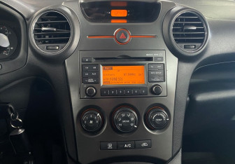 Подержанный автомобиль Kia Carens 2011 года (12 фото)