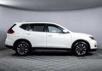 Подержанный автомобиль Nissan Rogue 2016 года (4 фото)