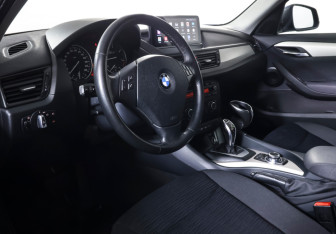 Подержанный автомобиль BMW X1 2014 года (14 фото)