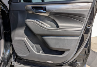 Подержанный автомобиль Toyota Highlander 2025 года (27 фото)