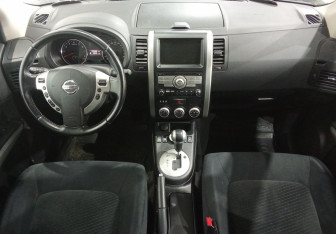 Подержанный автомобиль Nissan X-Trail 2012 года (9 фото)
