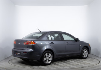 Подержанный автомобиль Mitsubishi Lancer Sedan 2008 года (5 фото)