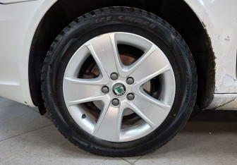 Подержанный автомобиль Skoda Octavia Liftback 2011 года (9 фото)
