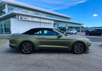 Подержанный автомобиль Ford Mustang Convertible 2018 года (4 фото)