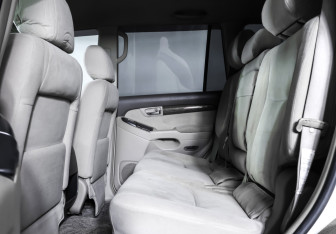 Подержанный автомобиль Toyota Land Cruiser Prado 2004 года (12 фото)