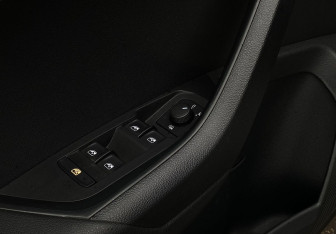 Подержанный автомобиль Skoda Karoq 2020 года (18 фото)