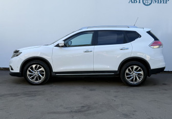 Подержанный автомобиль Nissan X-Trail 2015 года (8 фото)