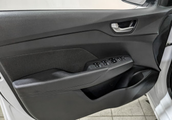 Подержанный автомобиль Hyundai Solaris Sedan 2022 года (18 фото)
