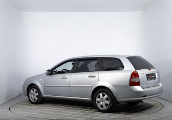 Подержанный автомобиль Chevrolet Lacetti Wagon 2006 года (7 фото)