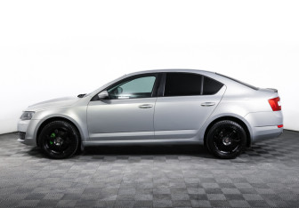 Подержанный автомобиль Skoda Octavia Liftback 2015 года (8 фото)